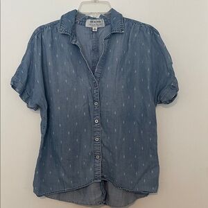 Anthropologie Cloth & Stone Button Down Short Sleeve Denim Top size Small